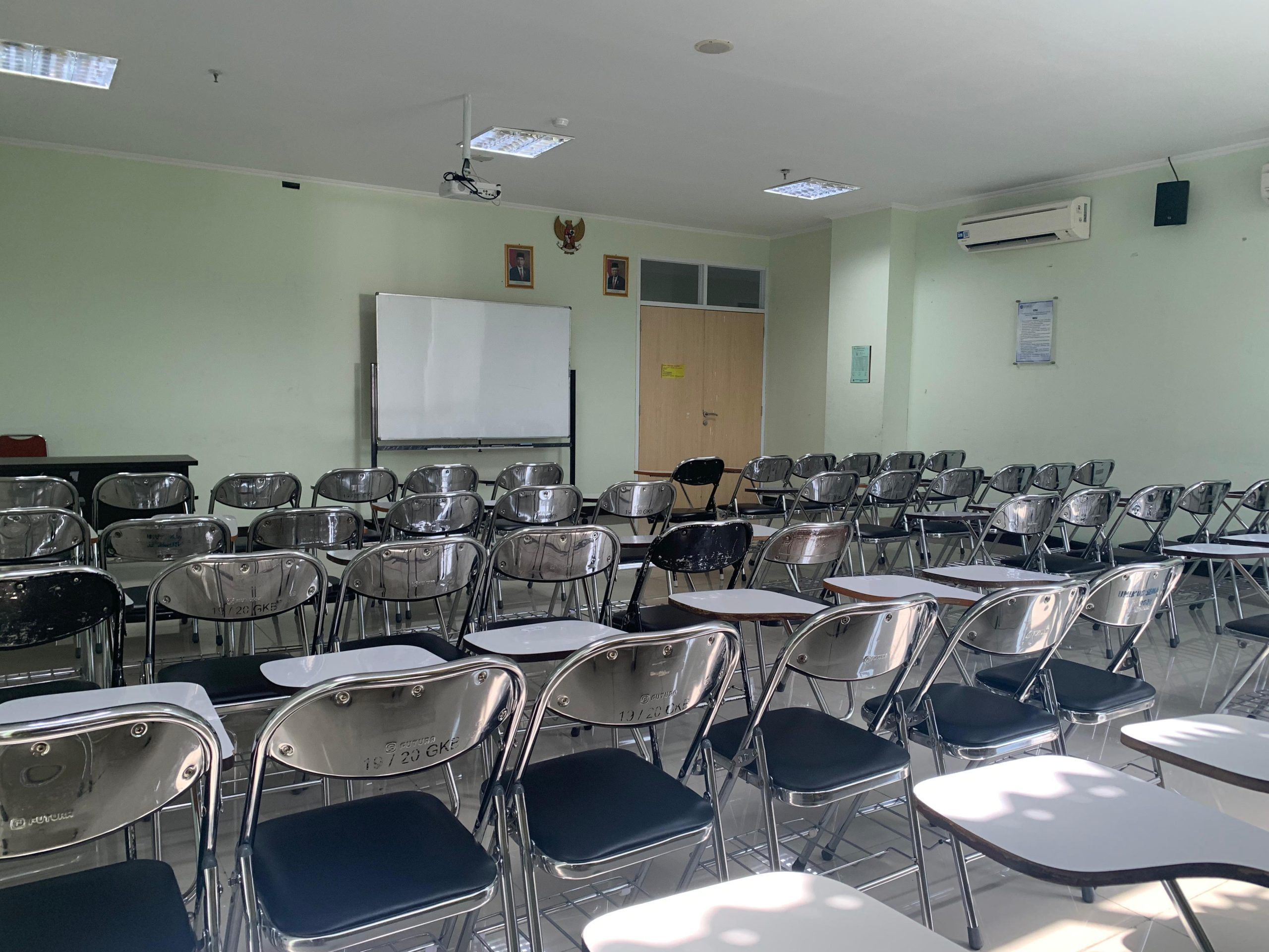 Ruang Perkuliahan FEB Unimus