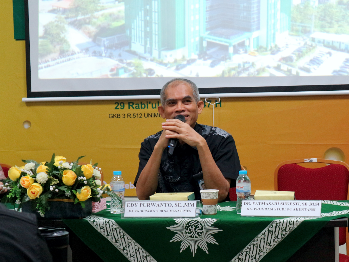 Dr Hardiwinito dalam RAKERTA FEB UNIMUS 2025-2026