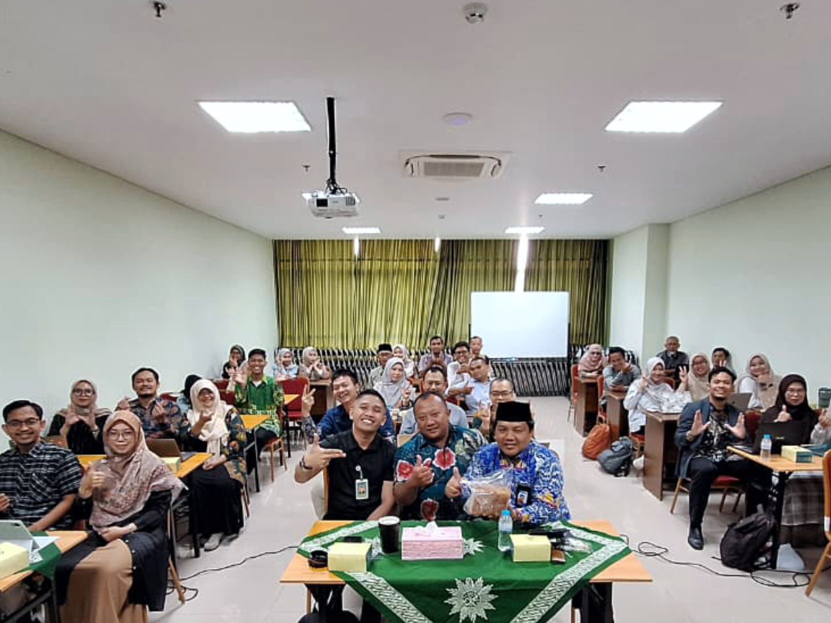 Pimpinan dan Dosen FEB UNIMUS dalam RAKERTA FEB UNIMUS 2025-2026