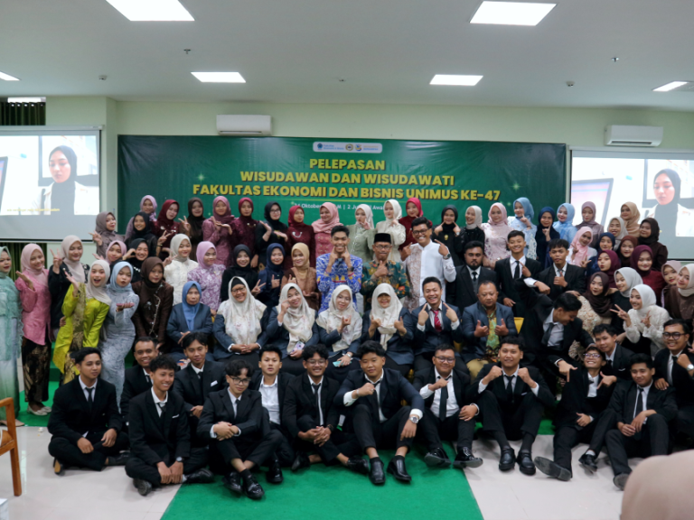 Fakultas Ekonomi dan Bisnis Unimus Lepas 221 Wisudawan pada Wisuda ke-47