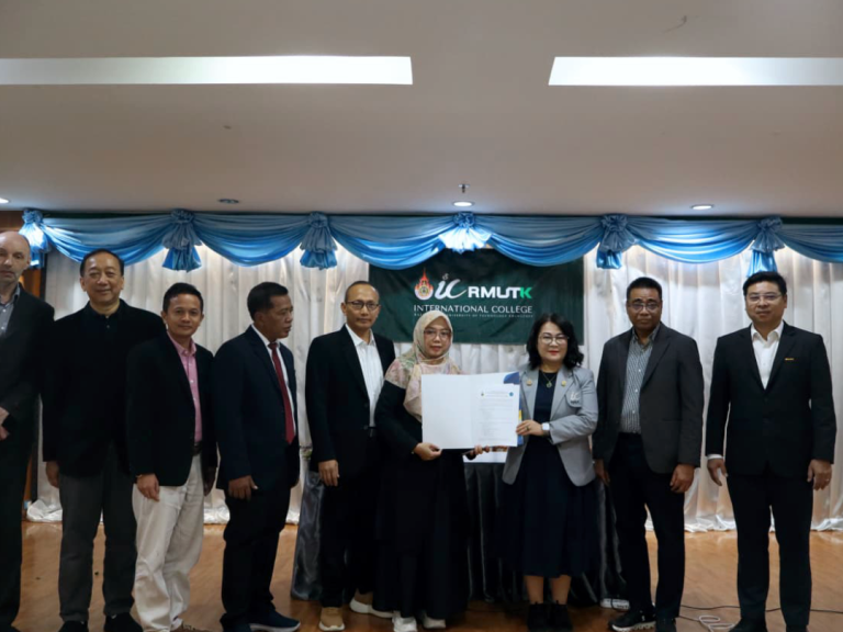 PENANDATANGANAN MoA DAN PARTISIPASI SEMINAR INTERNASIONAL FEB UNIMUS DI THAILAND