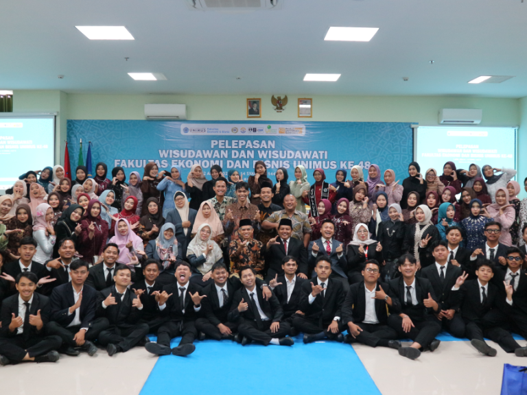 Pelepasan Wisudawan ke-48 FEB UNIMUS: 102 Lulusan Siap Hadapi Dunia Profesional